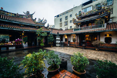 The Dalongdong Baoan Temple, in Taipei, Taiwan.のeditorial素材