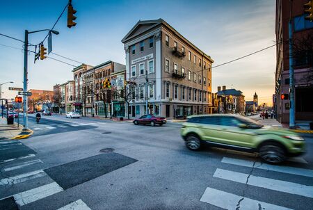 Intersection of George and King Street at sunset, in York, Pennsylvania.のeditorial素材