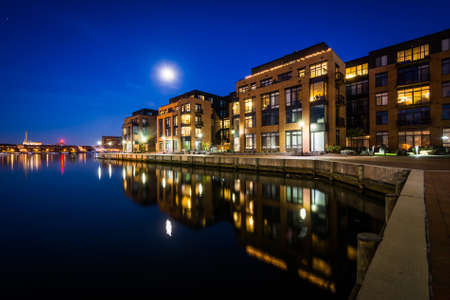 The full moon over a waterfront apartment building in Fells Point, Baltimore, Maryland.の写真素材
