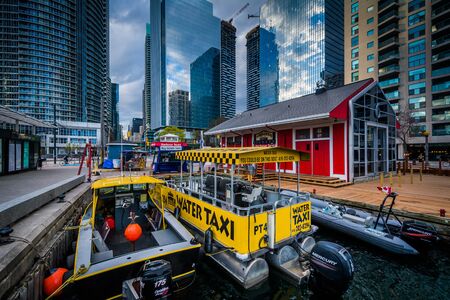 Boats and modern buildings at the Harbourfront in Toronto, Ontario.のeditorial素材