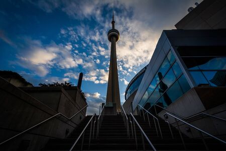 Staircase and the CN Tower at sunset, in Toronto, Ontario.のeditorial素材