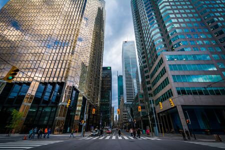 An intersection and modern skyscrapers in downtown Toronto, Ontario.のeditorial素材