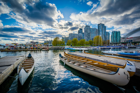 Canoes in a marina at the Harbourfront, in Toronto, Ontario.のeditorial素材
