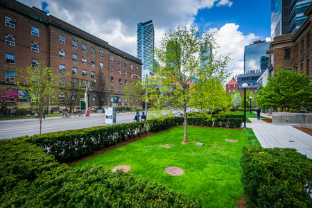 Gardens and buildings in the Discovery District, of Toronto, Ontario.のeditorial素材
