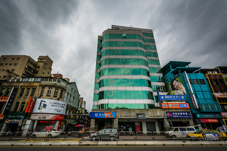 Buildings along Xiyuan Road, in the Wanhua District of Taipei, Taiwan.のeditorial素材