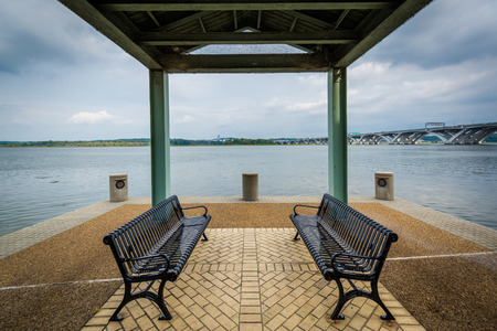 Benches on the Potomac River waterfront, in Alexandria, Virginia.の写真素材