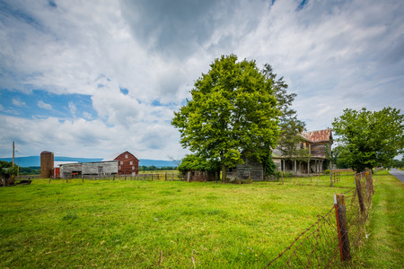 Farm in Elkton, in the Shenandoah Valley of Virginia.の写真素材