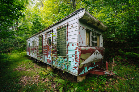 Abandoned trailer in the woods, in the rural Shenandoah Valley, Virginia.の写真素材