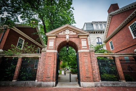 Entrance arch to the Harvard Yard, at Harvard University, in Cambridge, Massachusetts.のeditorial素材