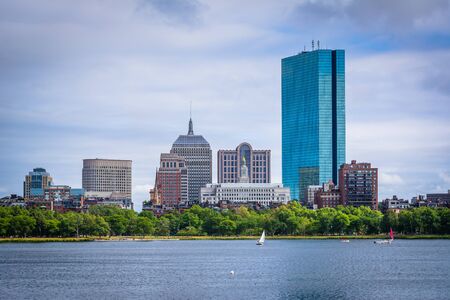 The Charles River and Boston skyline, seen from the Longfellow Bridge, in Boston, Massachusetts.のeditorial素材