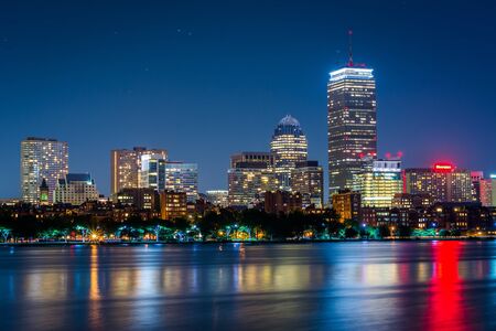 The Charles River and skyline of Boston at night, seen from Cambridge, Massachusetts.のeditorial素材