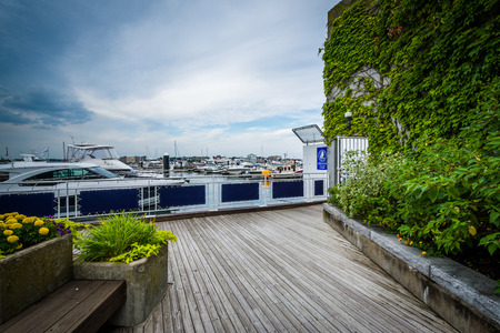 Walkway and marina on the waterfront in Charlestown, Boston, Massachusetts.のeditorial素材