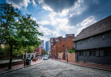 Cobblestone street and historic buildings in the North End of Boston, Massachusetts.の写真素材