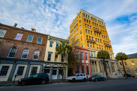 Buildings and palm trees along Broad Street, in Charleston, South Carolina.のeditorial素材