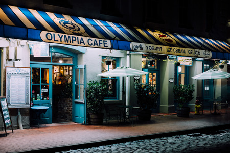 Cafe on River Street at night, in Savannah, Georgia.のeditorial素材