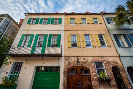 Historic houses in Charleston, South Carolina.のeditorial素材
