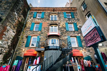 Old buildings along River Street, in Savannah, Georgia.のeditorial素材