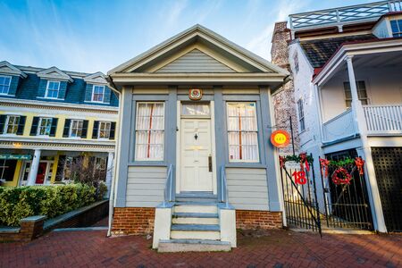 Small building along State Circle, in Annapolis, Maryland.のeditorial素材