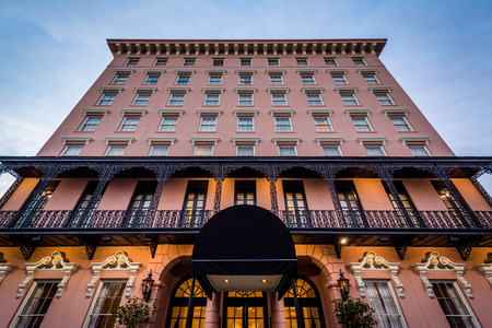 Historic pink building in Charleston, South Carolina.のeditorial素材