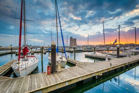 Sunset over a marina in Harbor East, Baltimore, Maryland.のeditorial素材