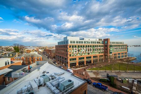 View of Bond Street Wharf and Thames Street, in Fells Point, Baltimore, Maryland.のeditorial素材