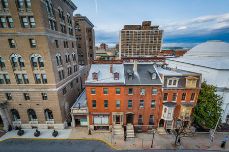 View of buildings along Franklin Street, in Mount Vernon, Baltimore, Maryland.の写真素材