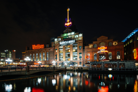 The Power Plant at night, at the Inner Harbor in Baltimore, Maryland.のeditorial素材