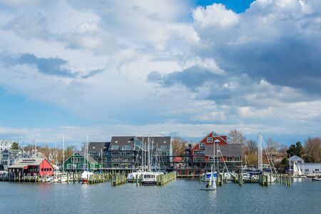 Buildings and marinas along Spa Creek, in Annapolis, Maryland.のeditorial素材