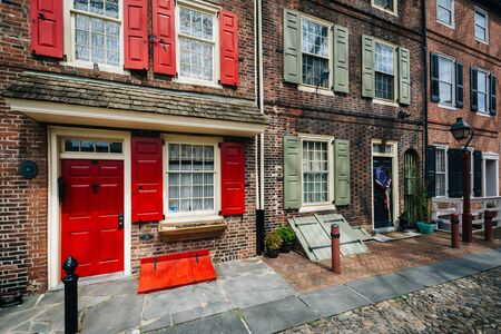 Houses in Elfreth's Alley, in Old City, Philadelphia, Pennsylvania.のeditorial素材