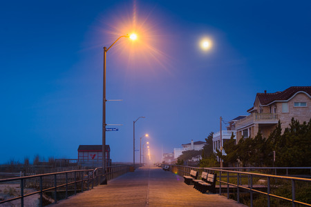 Moon over the boardwalk at night, in Ventnor City, New Jersey.のeditorial素材