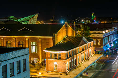 View of buildings in downtown at night, in Roanoke, Virginiaのeditorial素材