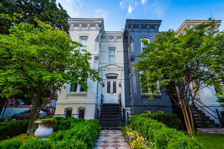 Gardens and beautiful houses in Georgetown, Washington, DC.のeditorial素材