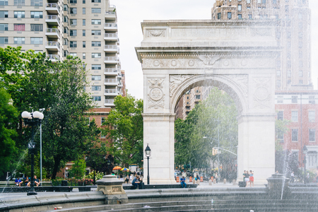 The arch and fountains at Washington Square Park, Greenwich Village, Manhattan, New York.のeditorial素材