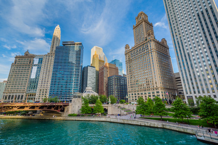 Skyscrapers along the Chicago River, in Chicago, Illinoisのeditorial素材
