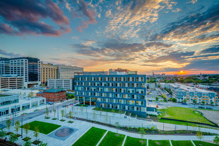 Eager Park and Johns Hopkins Hospital at sunset, in Baltimore, Marylandのeditorial素材