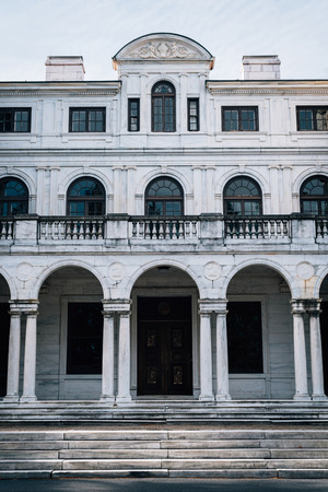 The exterior of Swannanoa Palace in Afton, Virginiaのeditorial素材