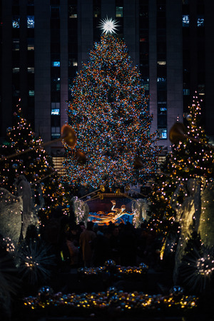 Christmas tree at Rockefeller Center at night, in Midtown Manhattan, New York Cityの写真素材