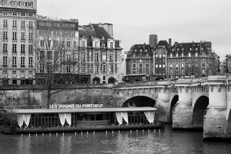 Les Jardins du Pont Neuf and the Seine, in Paris, Franceの写真素材
