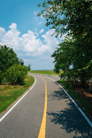 The Mount Vernon Trail at Jones Point Park, in Alexandria, Virginiaの写真素材