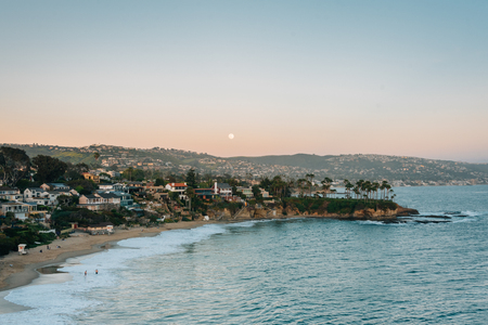 Moonrise over Crescent Bay in Laguna Beach, Orange County, Californiaの写真素材