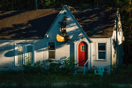 An abandoned cabin, in the White Mountains of New Hampshireのeditorial素材