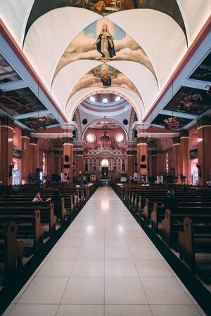 The interior of Minor Basilica of St. Lorenzo Ruiz, in Binondo, Manila, The Philippinesの写真素材