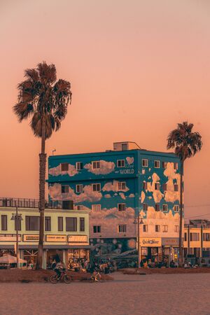 Love The World mural on a building along the Venice Boardwalk in Los Angeles, Californiaのeditorial素材