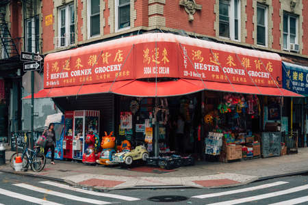 Hester Corner Grocery store, in Chinatown, Manhattan, New York Cityのeditorial素材