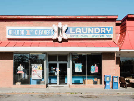 A store front with a sign, - Nu-Look Cleaners in Front Royal, Virginiaのeditorial素材