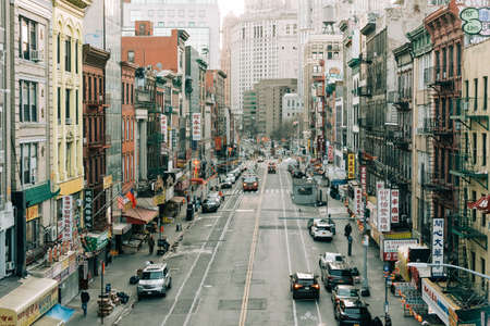 Cityscape view from the Manhattan Bridge over Chinatown, in Manhattan, New York Cityのeditorial素材