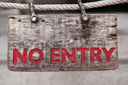 No Entry wood sign with old rope on old wood backgroundの写真素材
