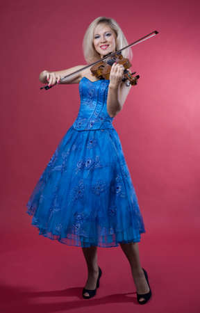 woman in brown dress plays violinの写真素材