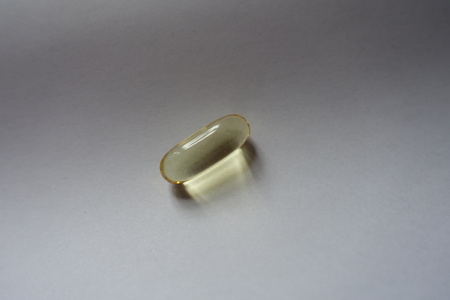 Big softgel capsule of fish oil (single)