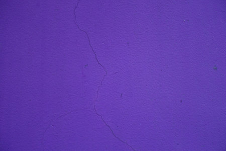 Close view of cracked bright violet painted wallの写真素材